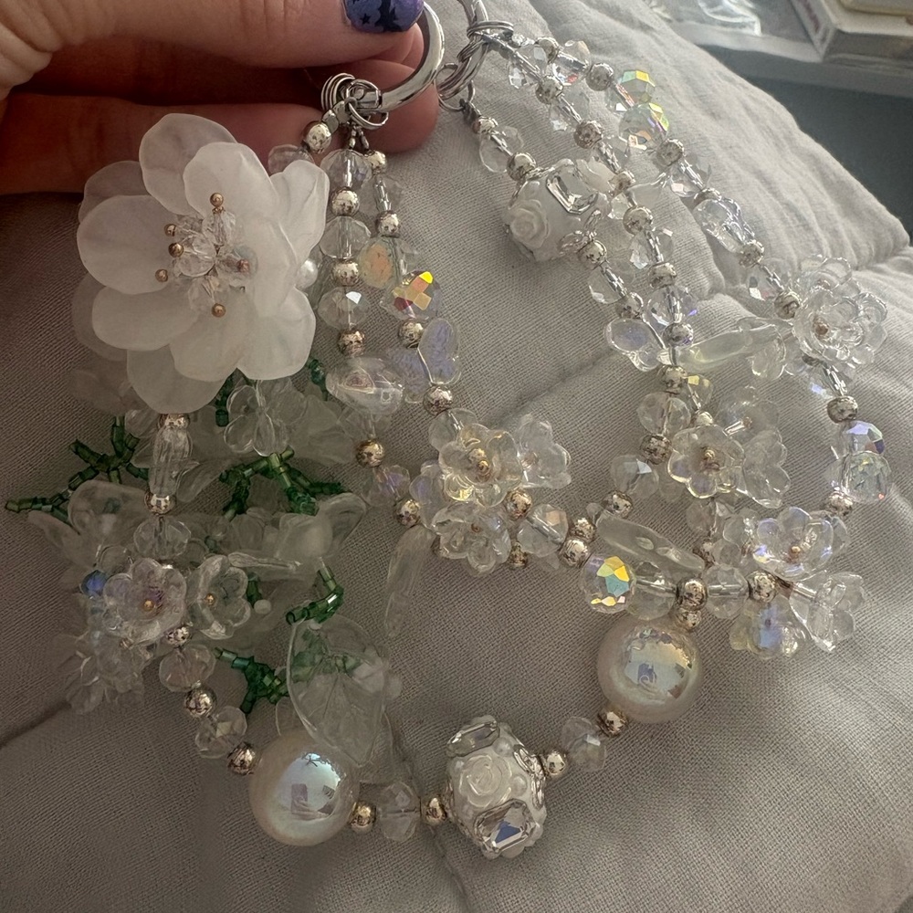 Chic Crystal Floral Necklace